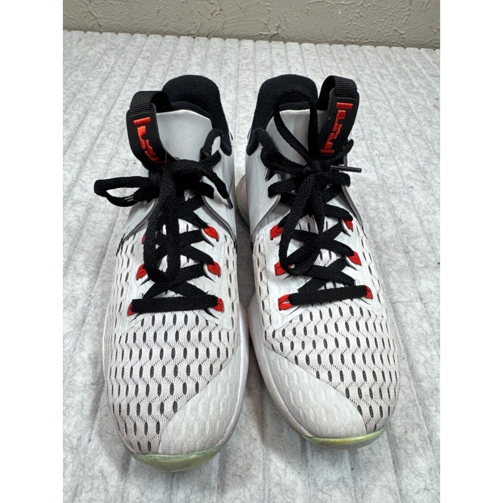 Nike LeBron Witness 5 White Black Basketball Shoes CQ9380-006 Mens 8